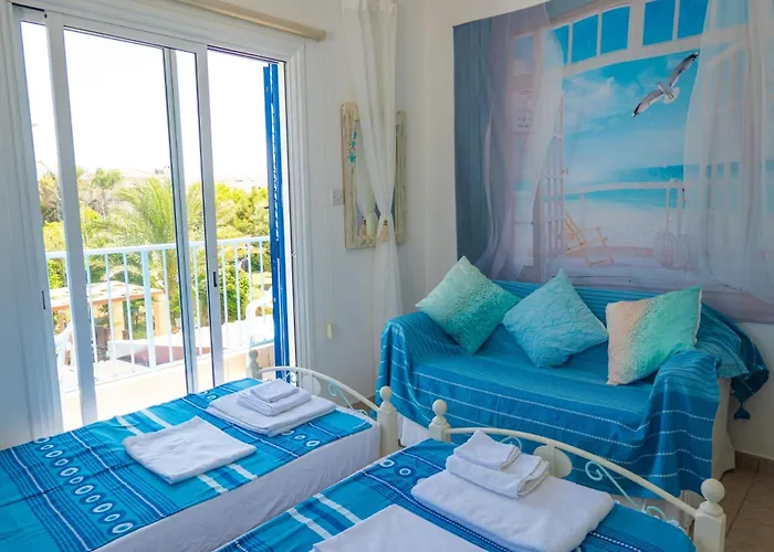 Greek Island Style 2 Bedroom Villa With Pool Next To The Sea
