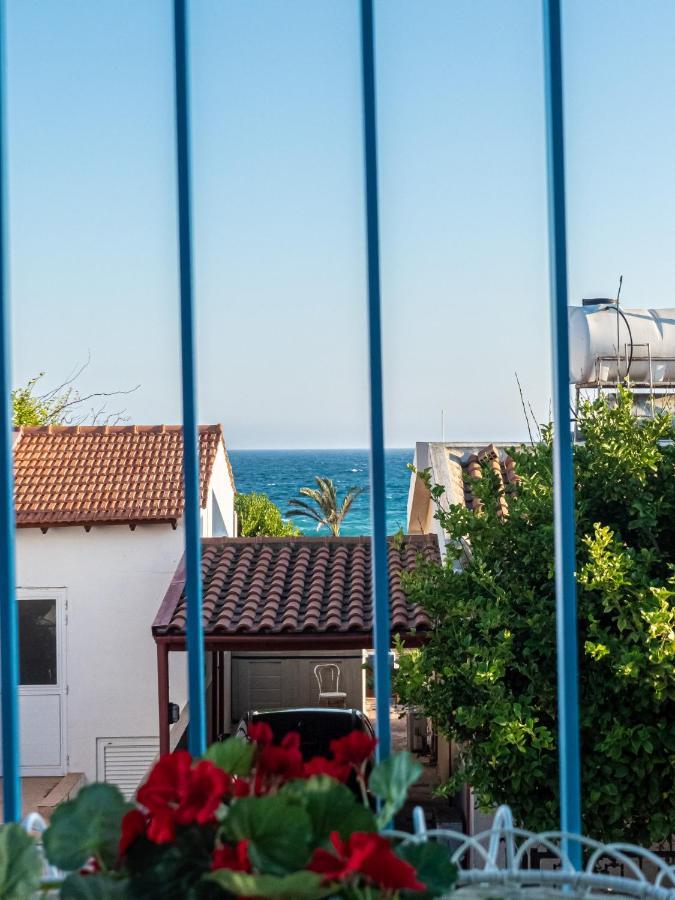 Вилла Greek Island Style 2 Bedroom With Pool Next To The Sea Ларнака