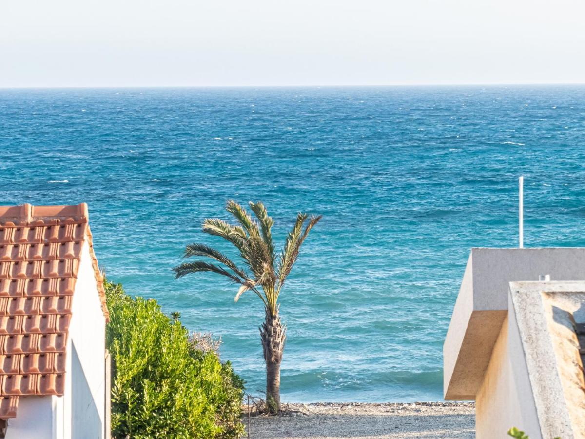 Greek Island Style 2 Bedroom With Pool Next To The Sea Ларнака